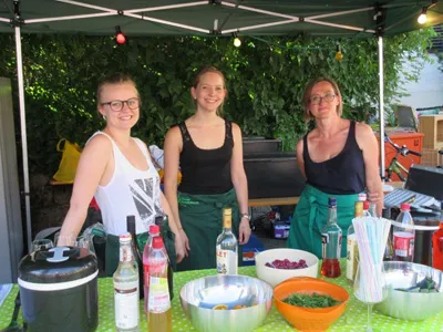 Die zauberhaften Mädels vom Cocktail-Stand