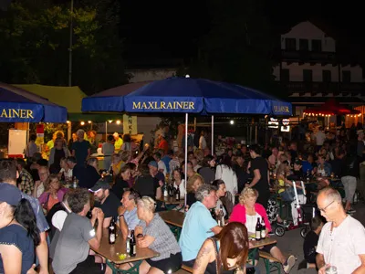 Ausgelassene Stimmung am Marktplatz